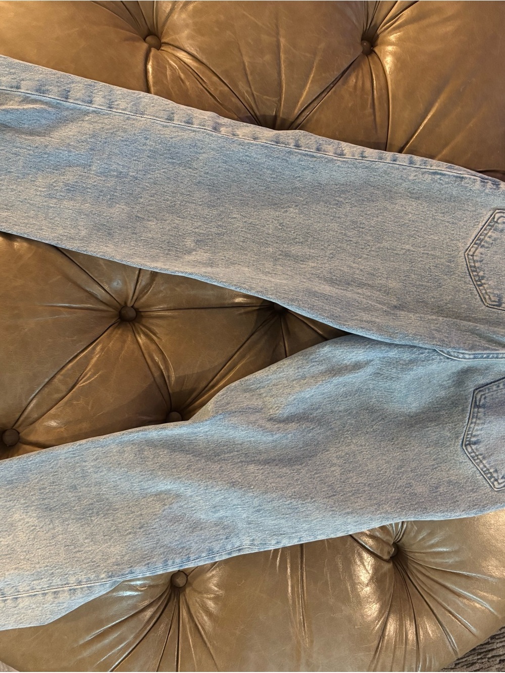 Abercrombie & Fitch Light Wash crossover waste jeans - Picture 3 of 3